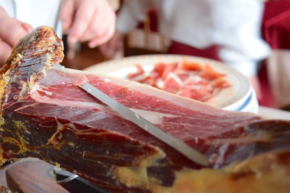 Hvad er det, der gør serranoskinke til en spansk delikatesse?